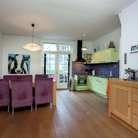 In By Canal * Alkmaar